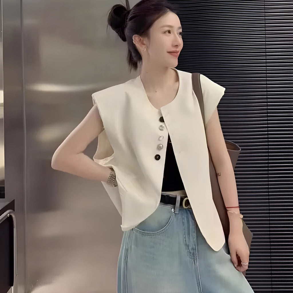 Women's loose-fit polyester vest in solid colour with pocket detailing