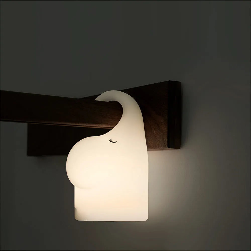 DOMI Elephant silicone night light with warm 3000K LED glow, measuring 96x82x151mm, made from ABS HIPS and silicone for bedroom use.