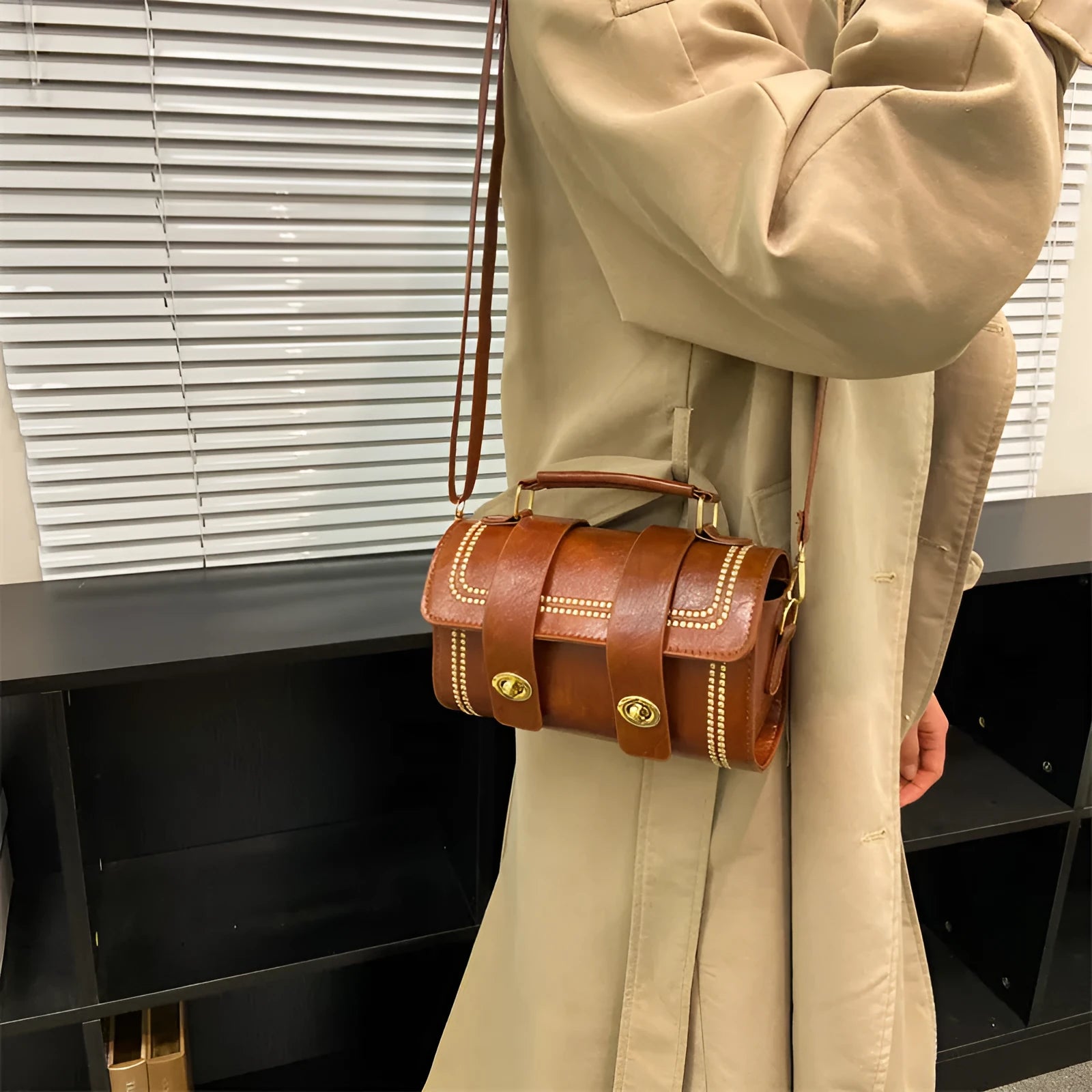 Versatile fashion portable messenger bag in black PU with three-dimensional pocket, square shape