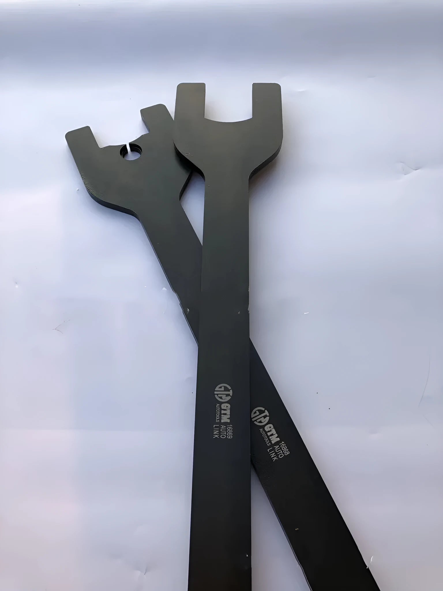 Land Rover fan wrench set showing 36mm spanner and 40mm spanner with hole, made from alloy steel.