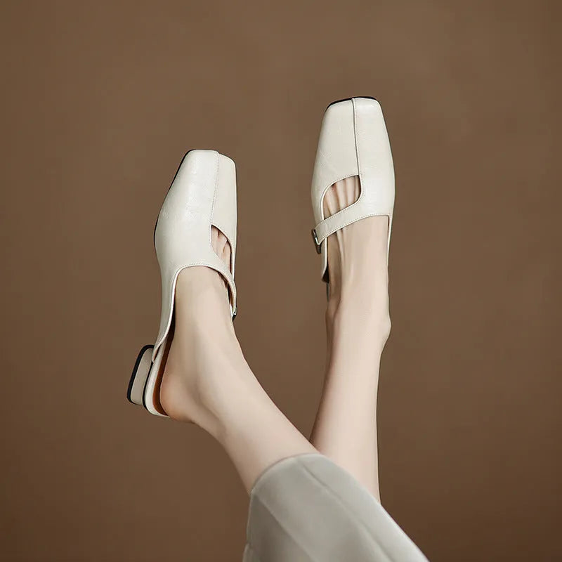 Square toe outdoor slippers with rubber soles and artificial PU uppers in black colour
