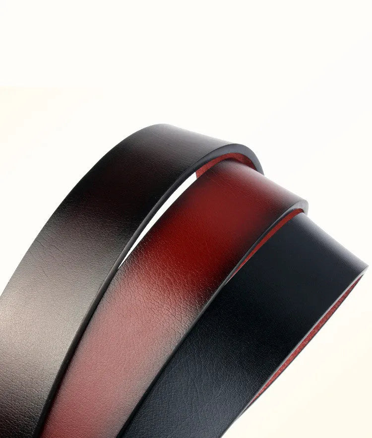 Men's retro pin buckle belt in imitation leather with alloy D buckle, black colour on plain background