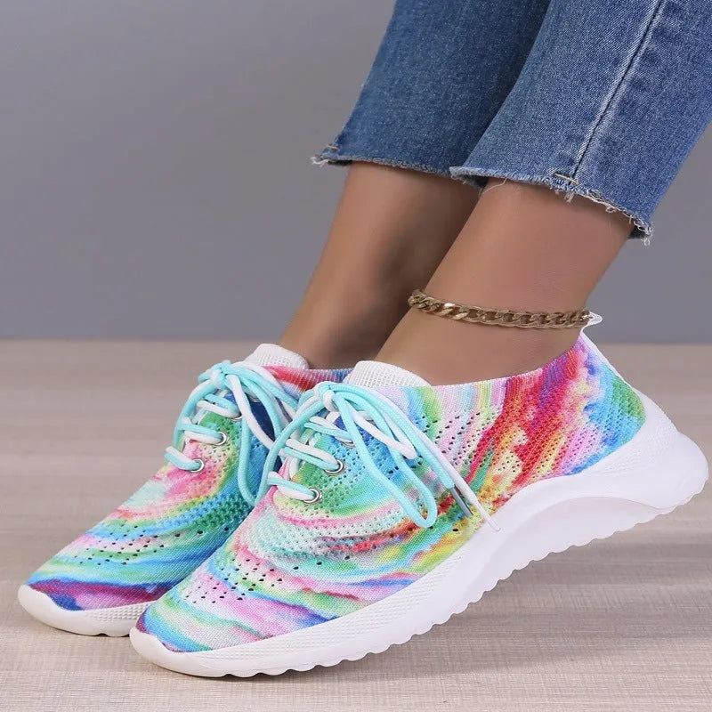 Women's graffiti colour sports shoes with cotton lining, low heel, available in green