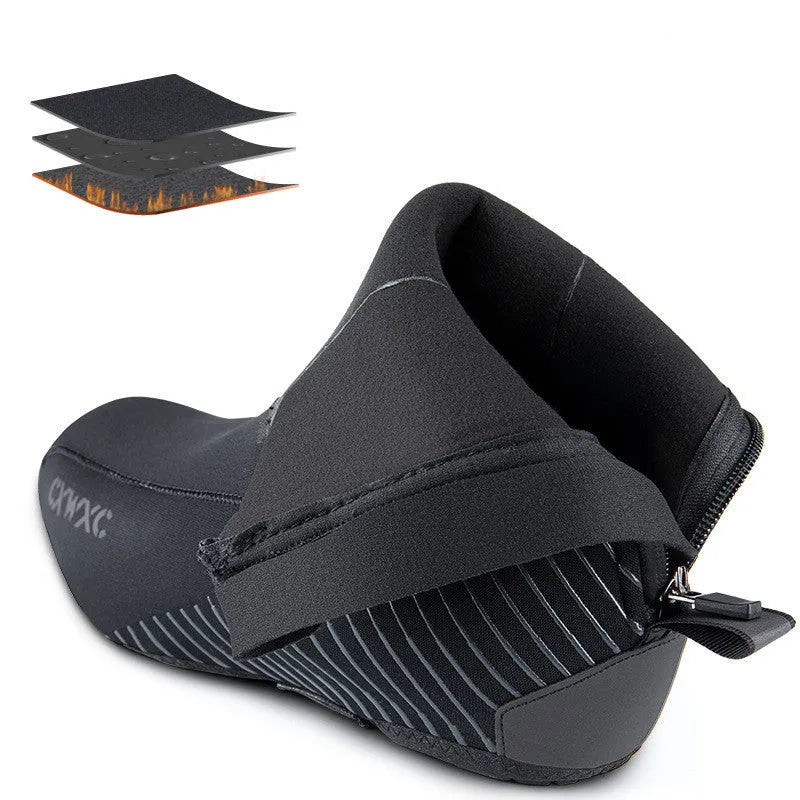 GIYO CX-204 black neoprene cycling shoe covers on a bike pedal