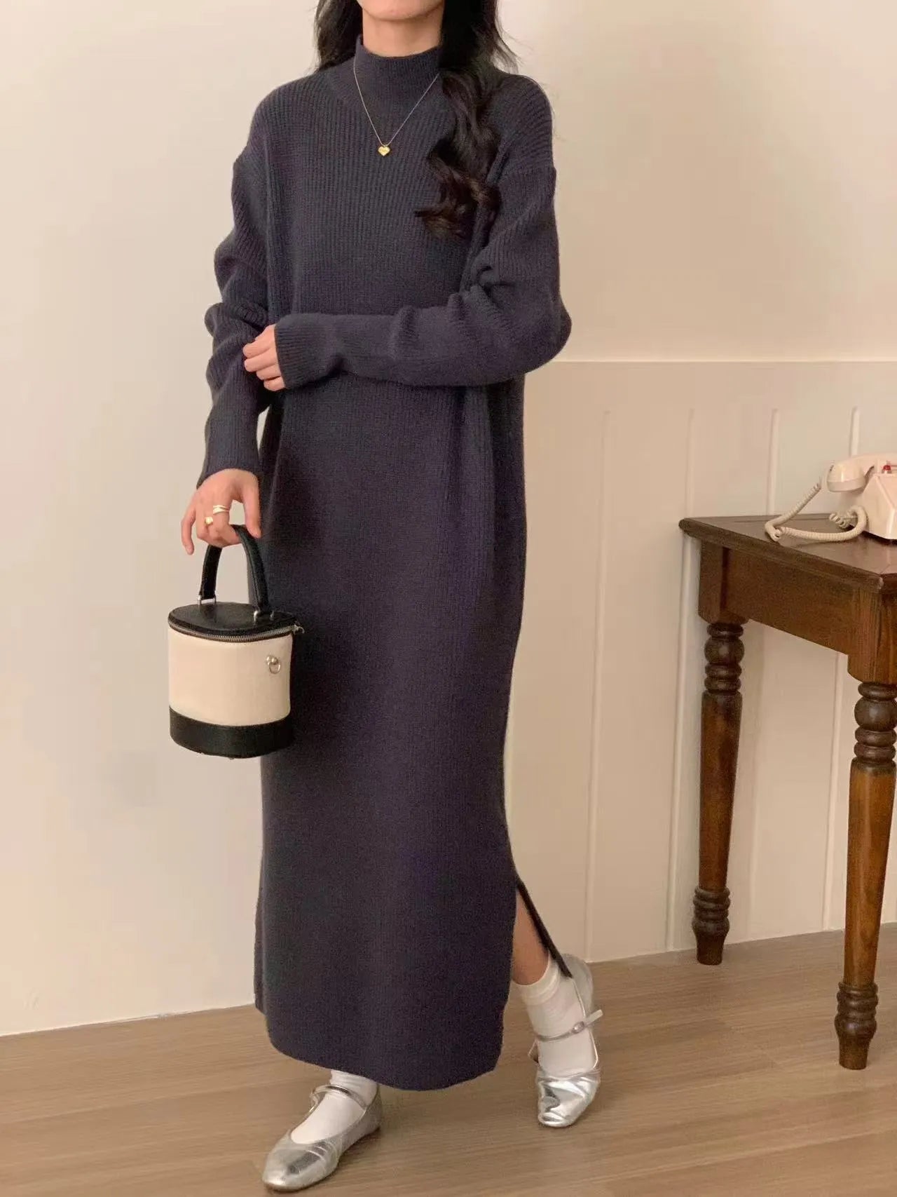 Acrylic knitted dress with high waist, long sleeves, and mid-length skirt in commuting style
