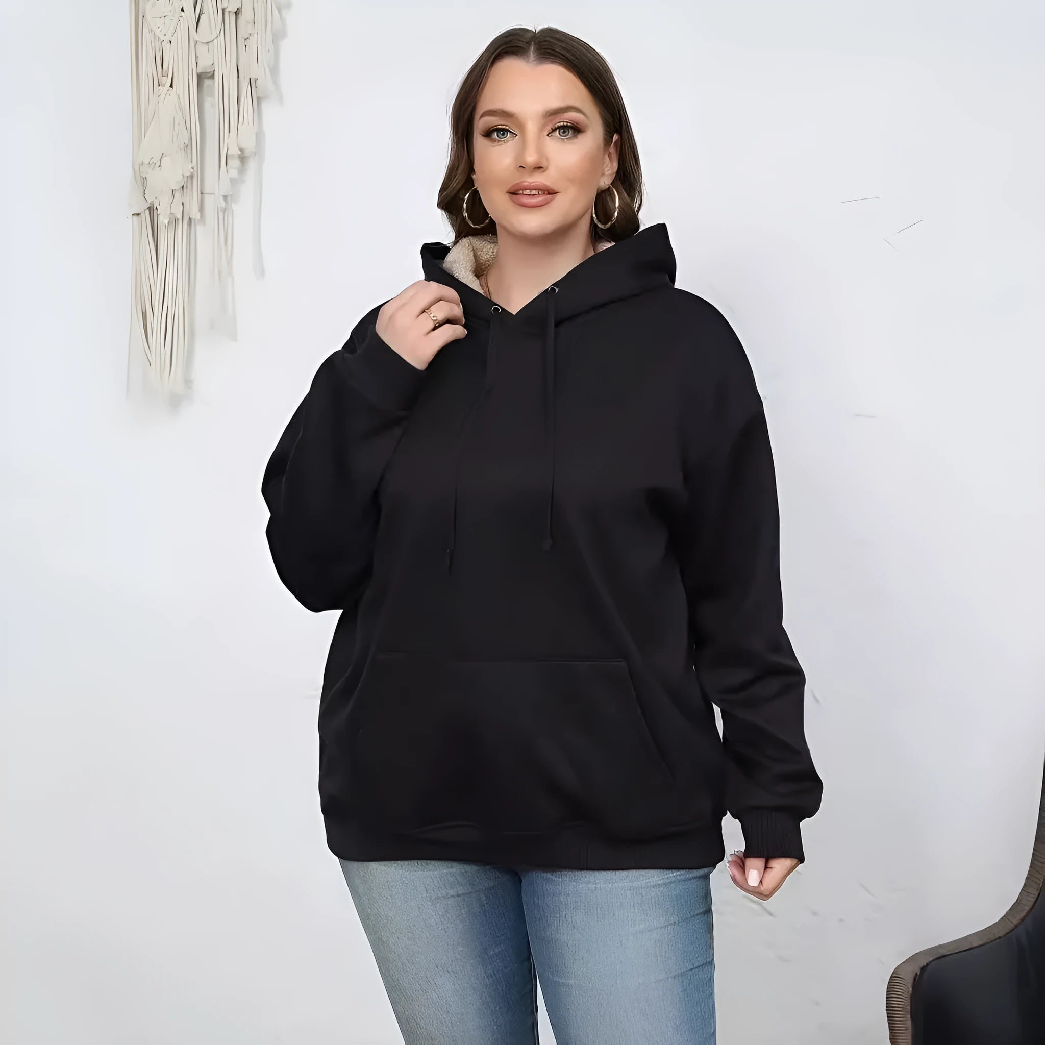 Women's loose fit hooded sweater with front pockets in thick polyester fleece
