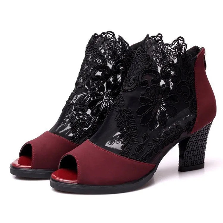 Women's black lace gladiator sandals with square heel and zip closure