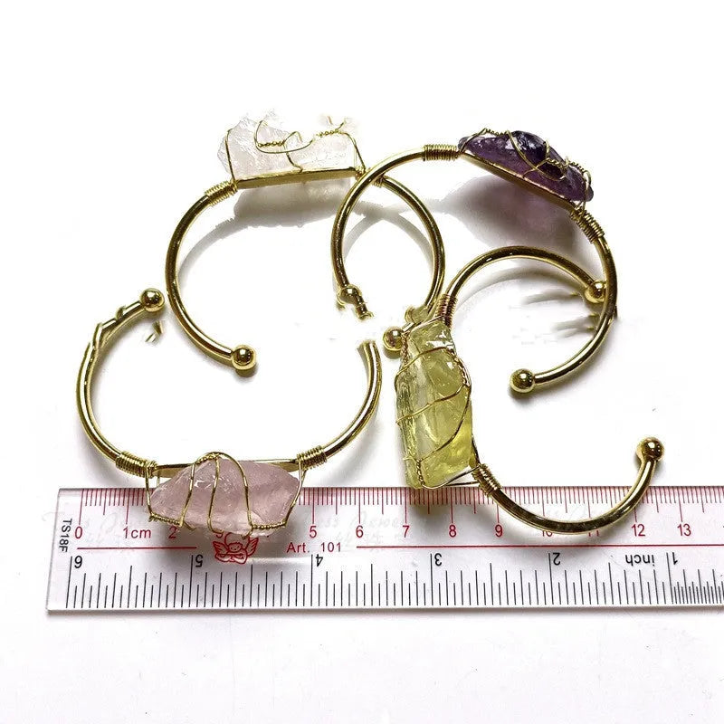 Unshaped natural crystal rough stone bracelet with gold winding and mixed colors in bohemian style