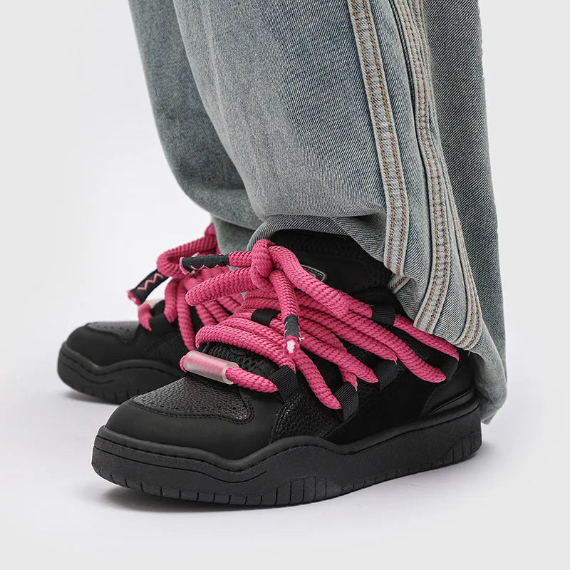 Casual lace-up shoes with thick rubber sole and round toe in four colour options