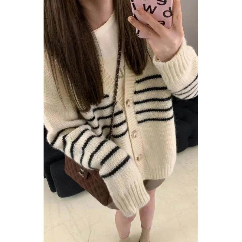 Collar button cardigan with 3D pattern in polyester fabric, Japanese Korean casual style autumn sweater