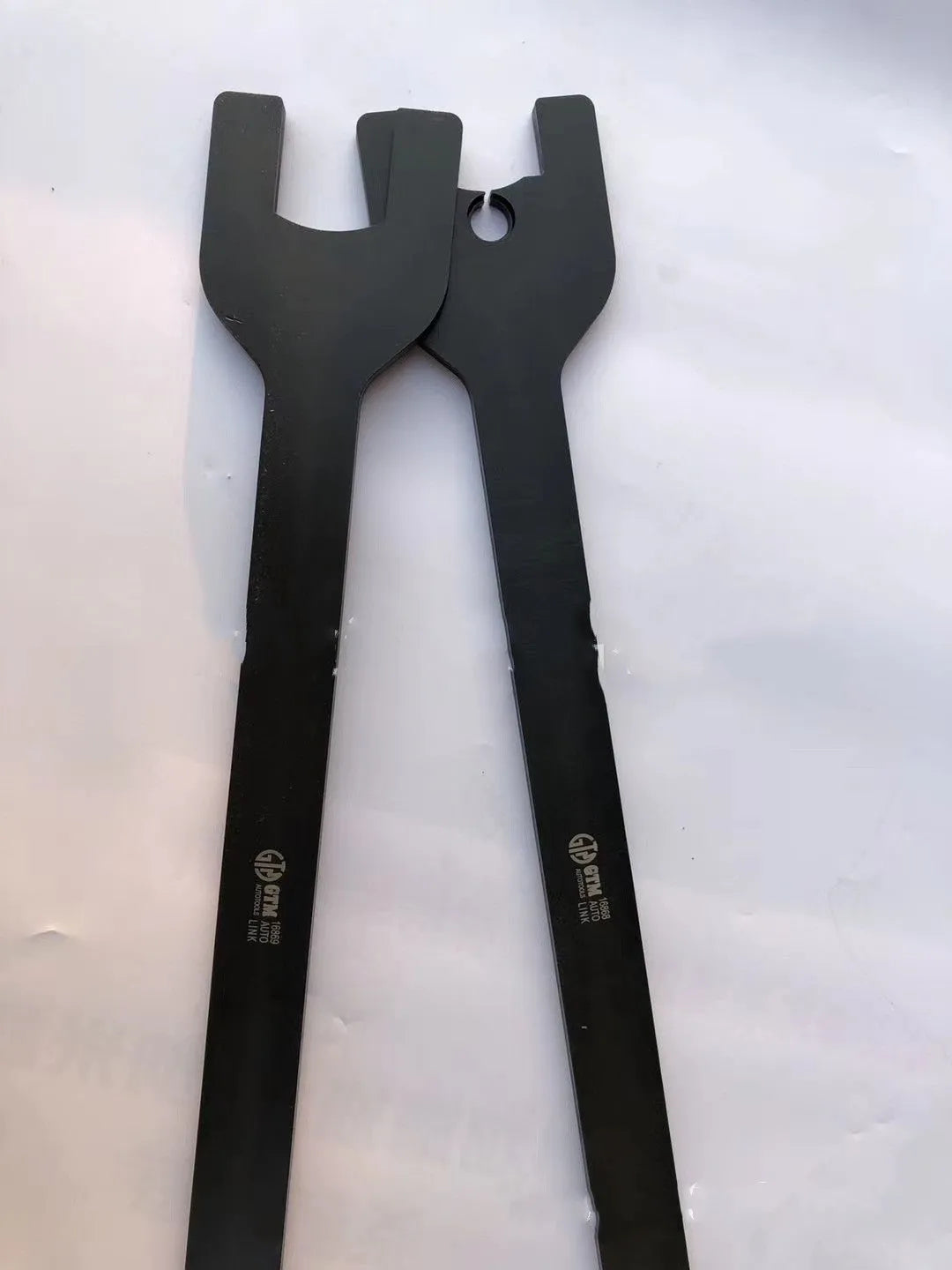 Land Rover fan wrench set showing 36mm spanner and 40mm spanner with hole, made from alloy steel.