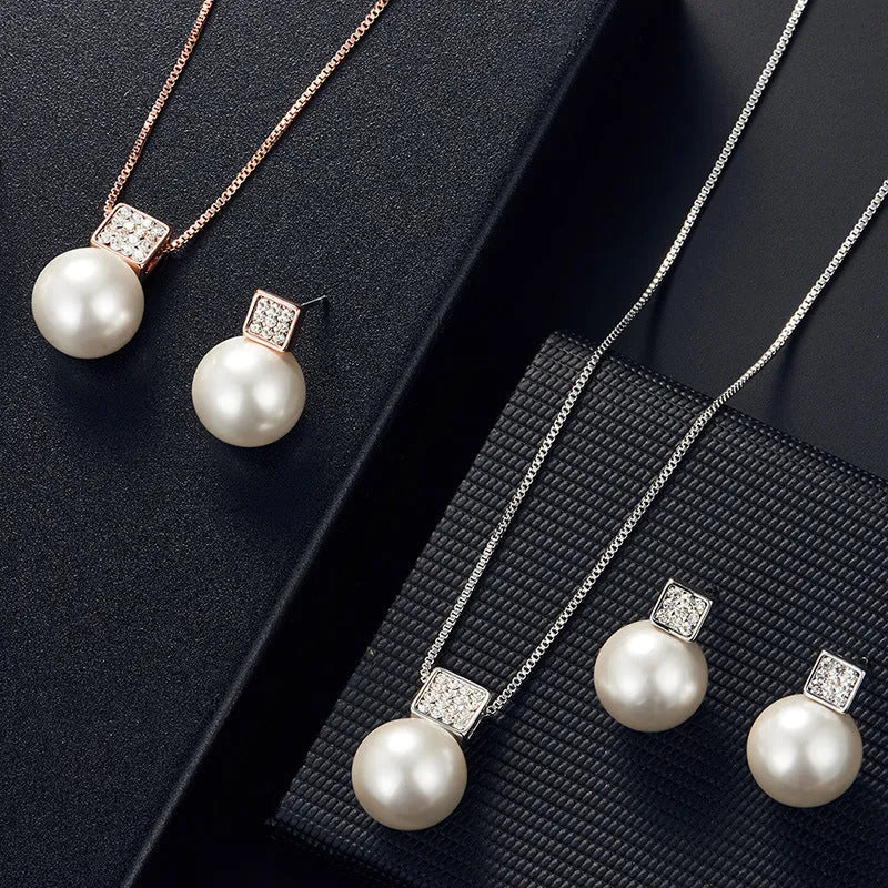 Versatile jewellery set with necklace and earrings featuring rhinestone cube pendants in rose gold finish