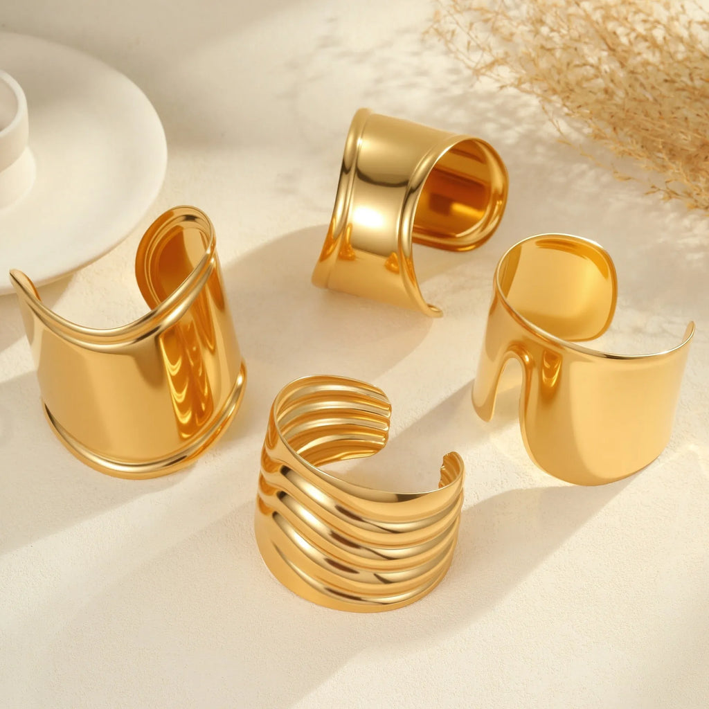 Women's wide stainless steel bracelet with geometric wave modelling and gold plating