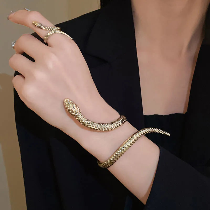 Metal ring and bracelet set with twisted winding snake design in gold or silver colour