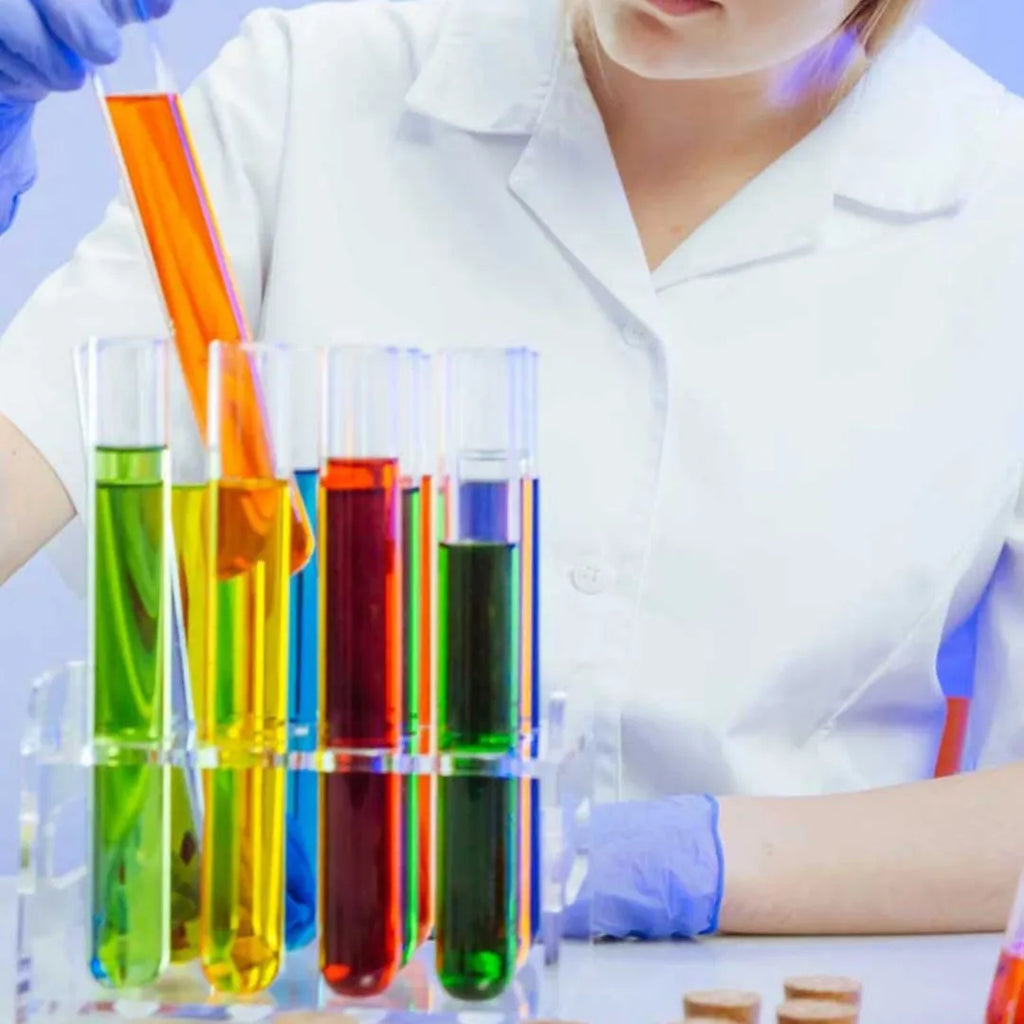 Chlorine dioxide test paper strips in bottle for waste water detection