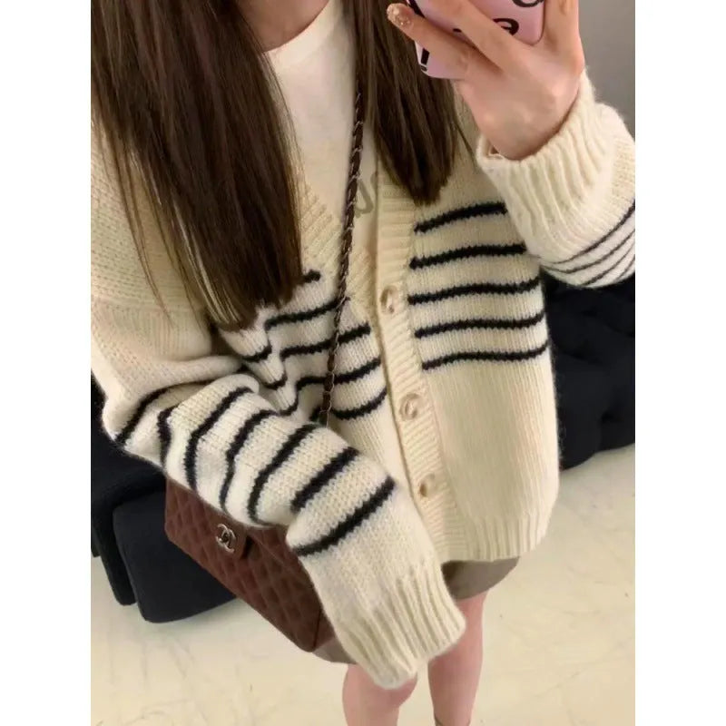 Collar button cardigan with 3D pattern in polyester fabric, Japanese Korean casual style autumn sweater