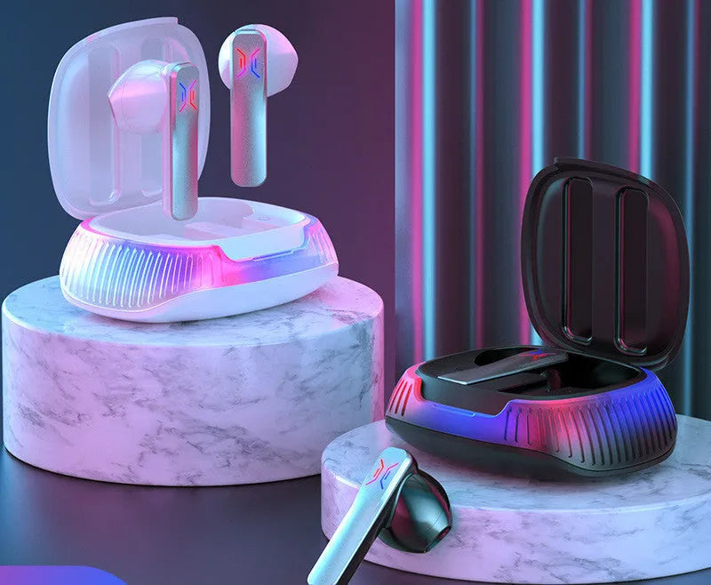 Hall Flashing wireless gaming earphones in black or white with charging cable
