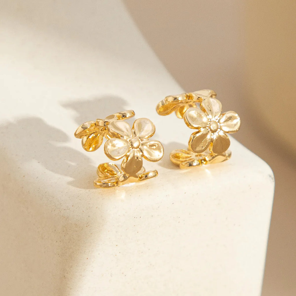 Gold electroplated women's earrings with starfish and conch beach-themed animal zodiac modelling