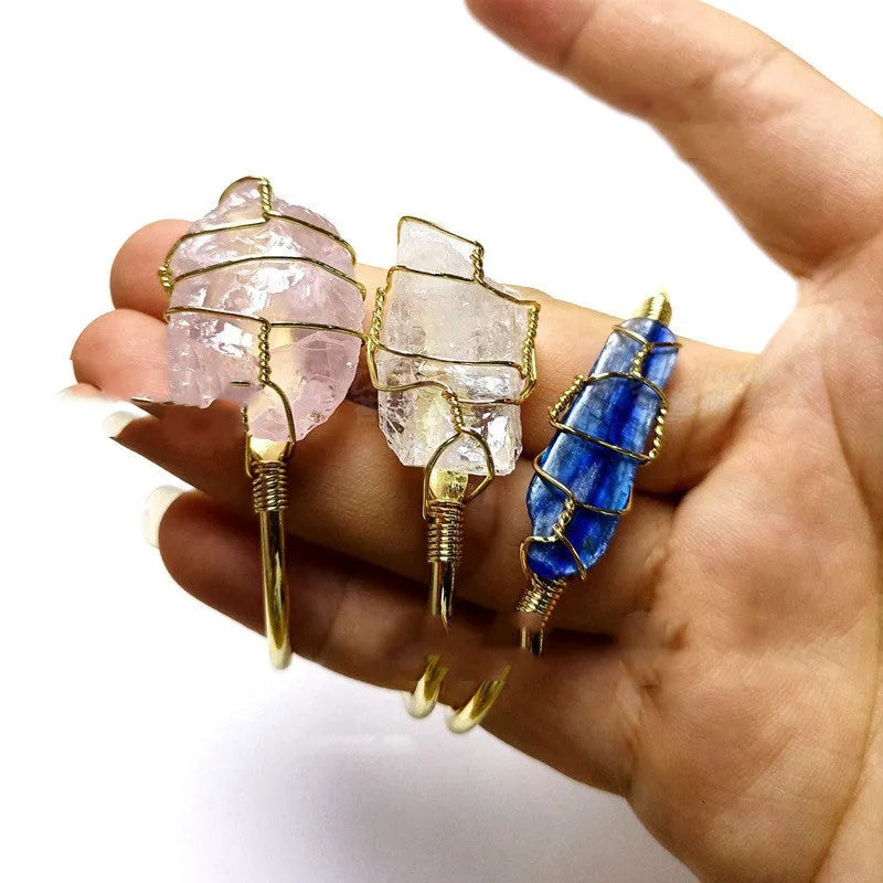 Unshaped natural crystal rough stone bracelet with gold winding and mixed colors in bohemian style