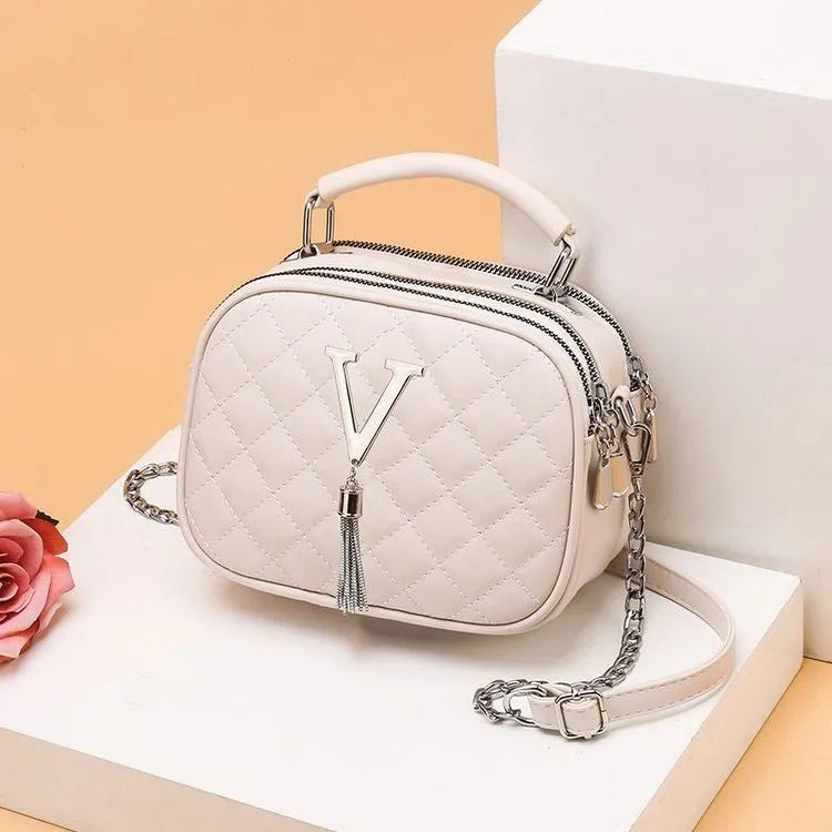 One-shoulder large capacity PU handbag in Deer Black with chain detail, horizontal square shape, 20 cm length