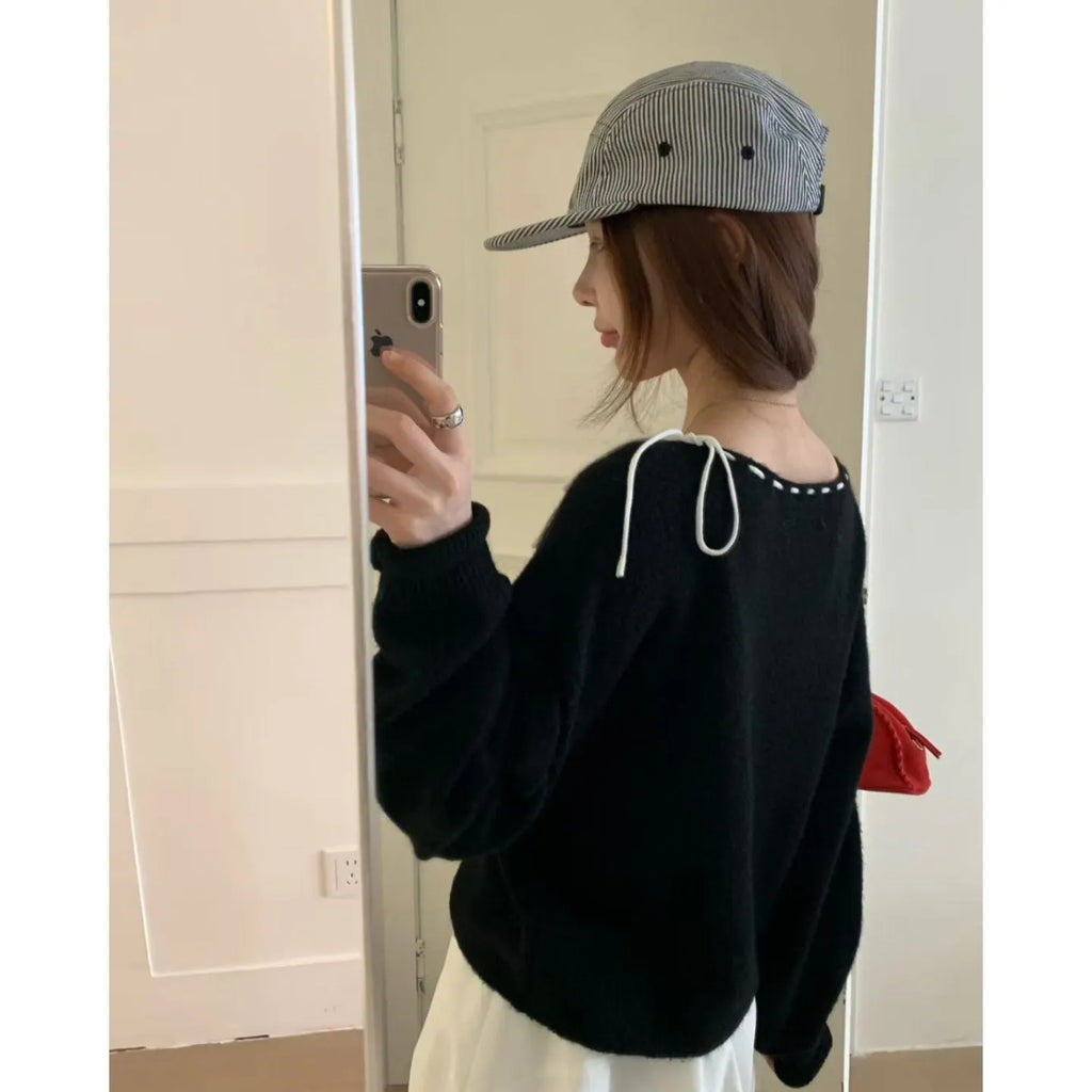 Grey loose-fitting V-neck women's knitwear pullover sweater