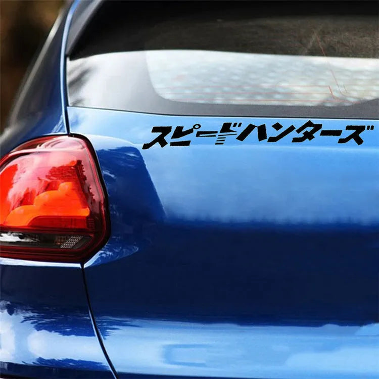 35x35cm square reflective Japanese-style car sticker on vehicle door in black or white.