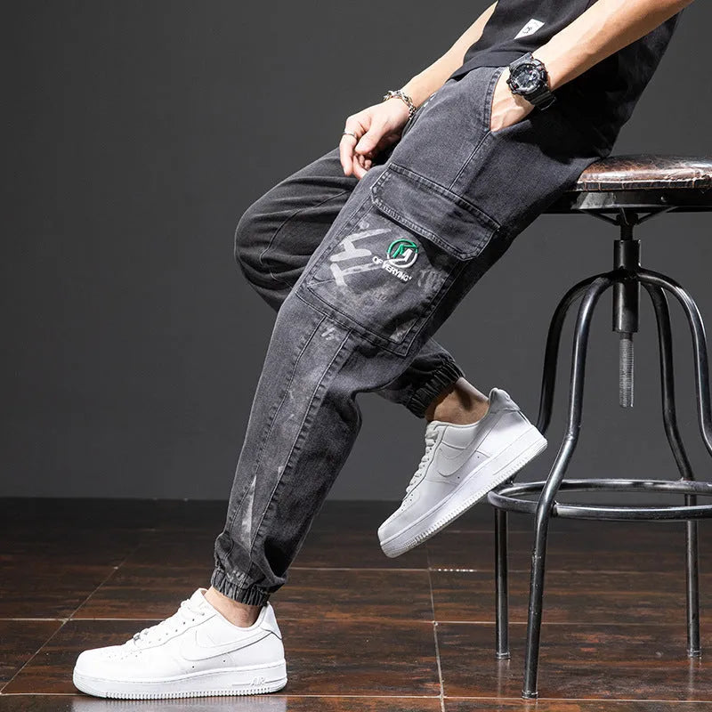 Men's loose fit straight leg cargo jeans in micro-elastic cotton fabric with non-ironing finish