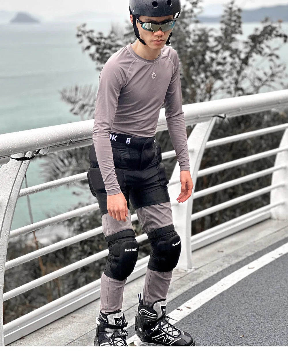 Black spandex and NBR protective hip pad for skating and skiing safety