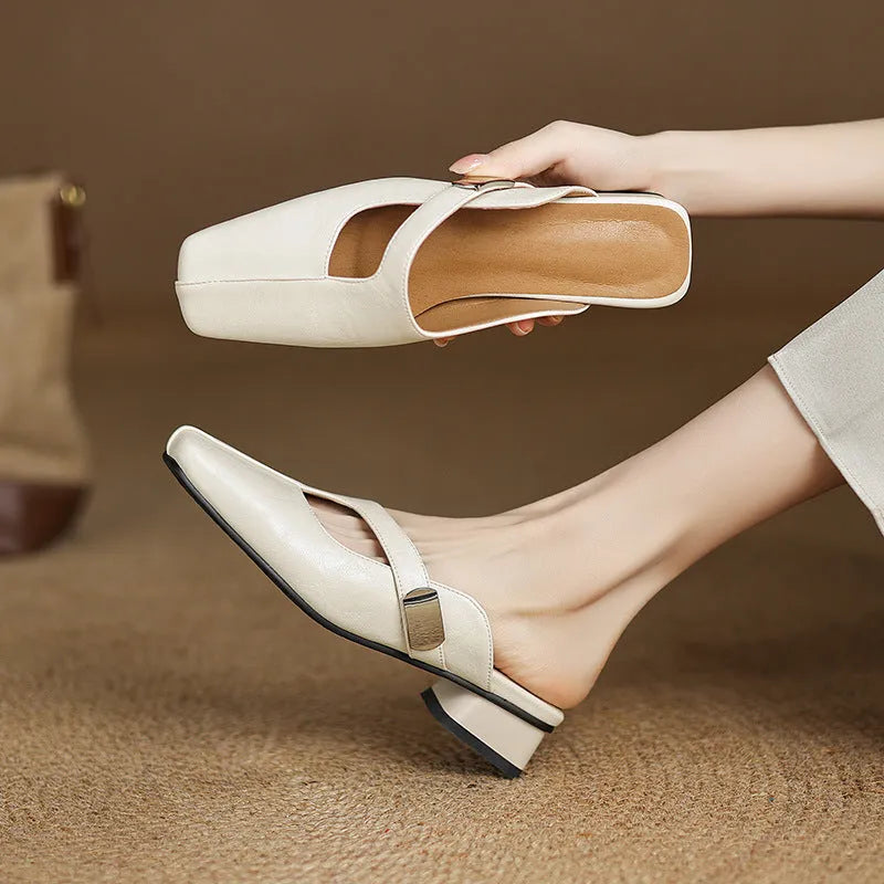 Square toe outdoor slippers with rubber soles and artificial PU uppers in black colour