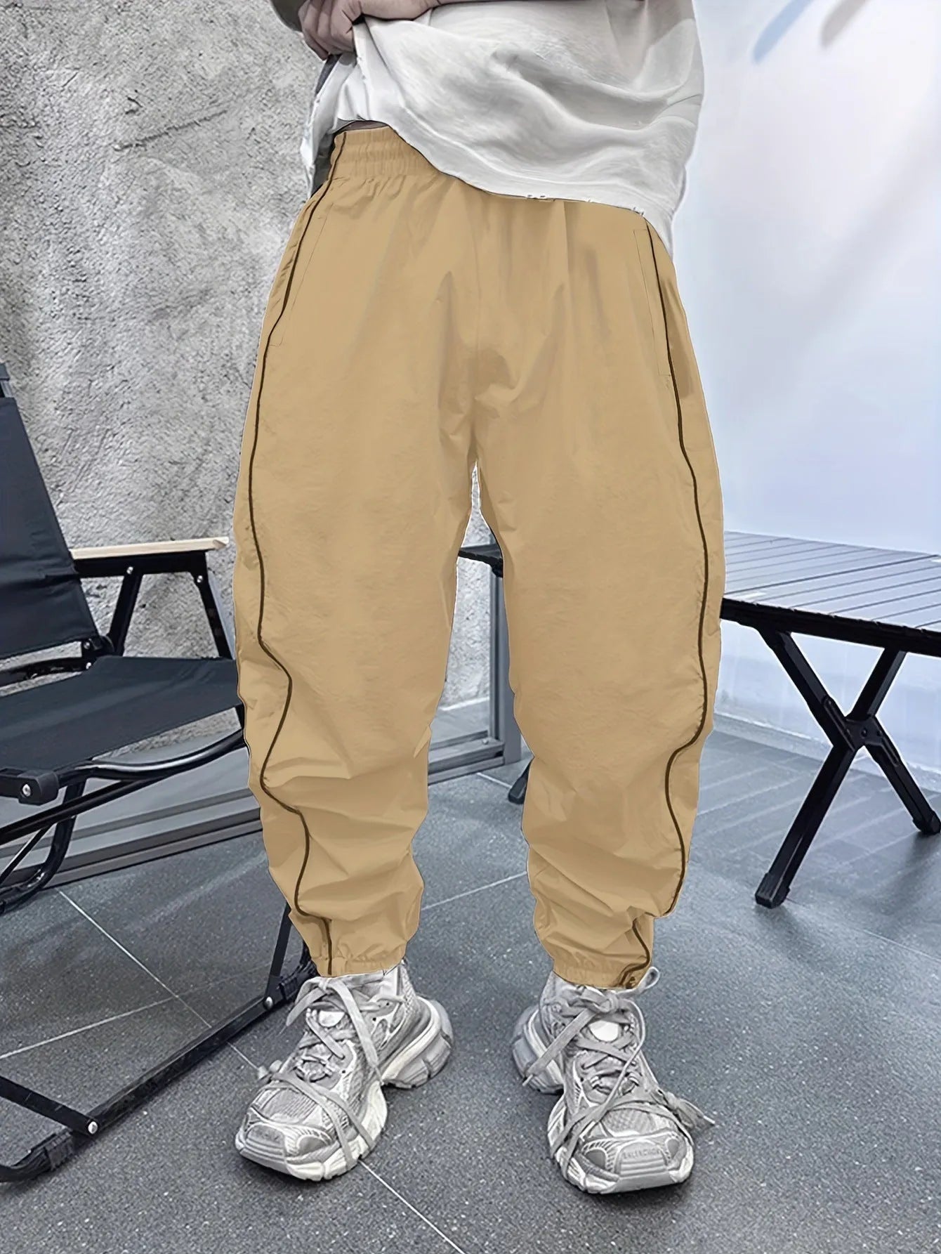 Men's casual sports trousers in bamboo fibre with cropped length and loose style fit