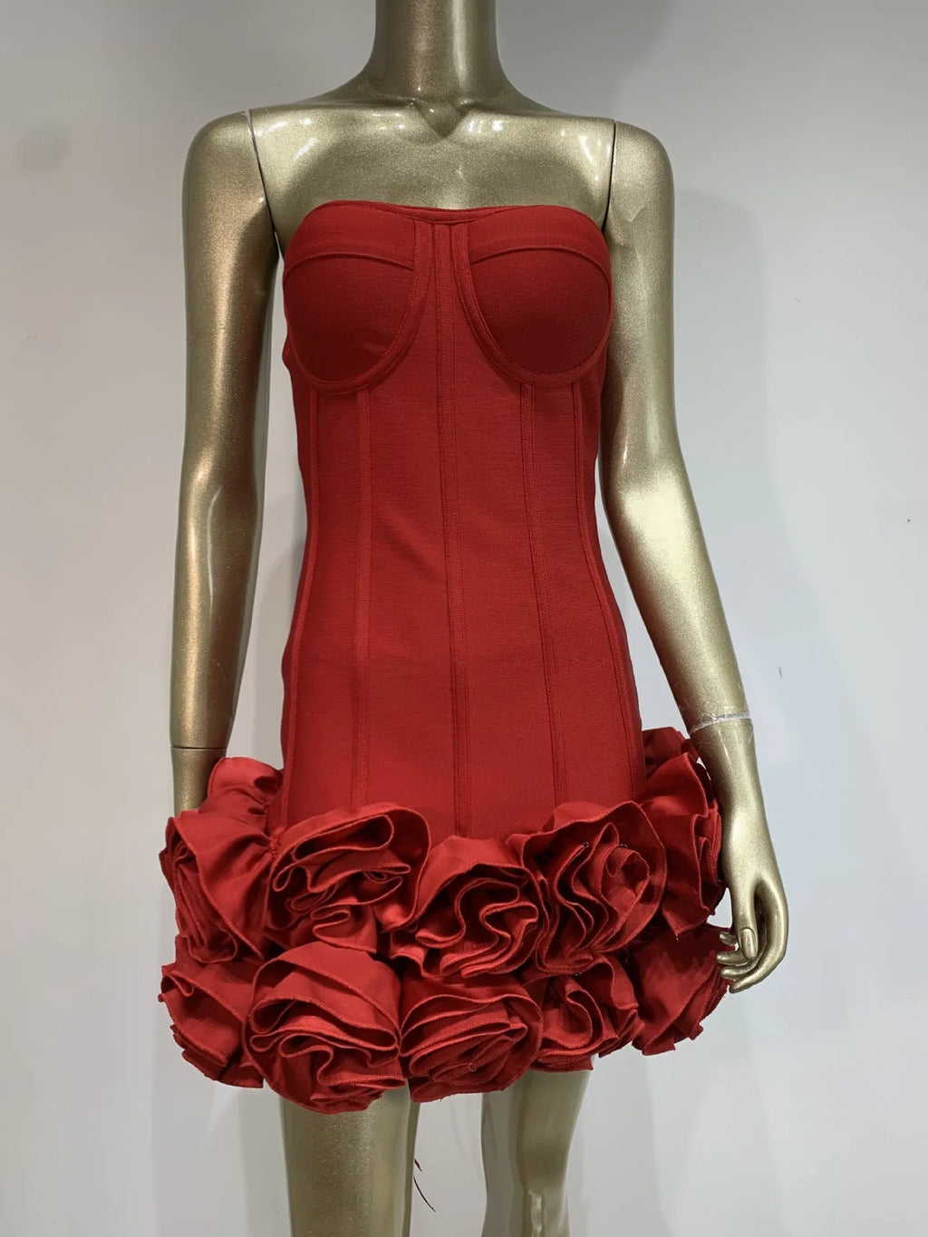 Women's solid colour polyester dress with mid-waist design in red, white and black options