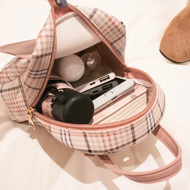 Smooth PU leather one shoulder diagonal phone bag in black.