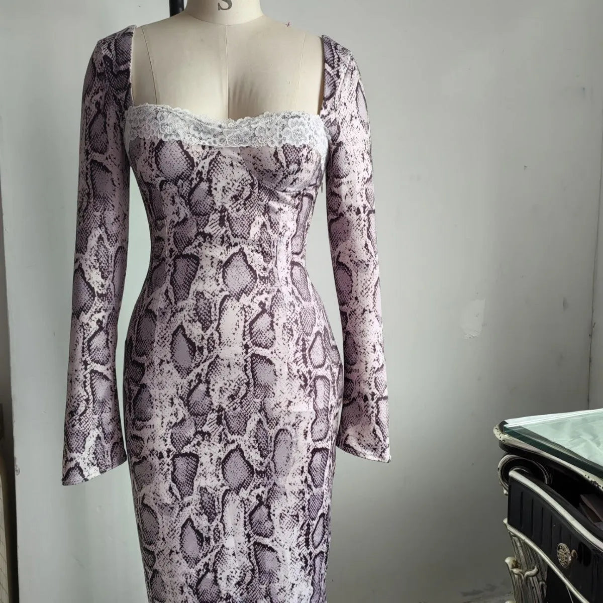Grey digital printed slim fit lace dress with A-line skirt and long sleeves