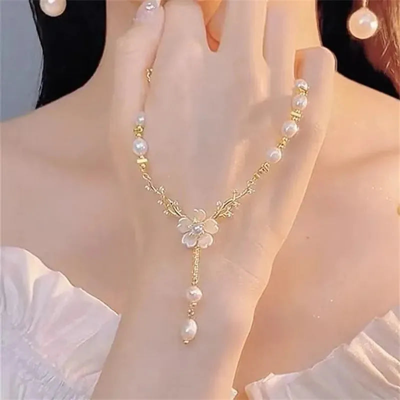 Pearl flower Q9 colour alloy fashion chain necklace with rose design elements for office wear