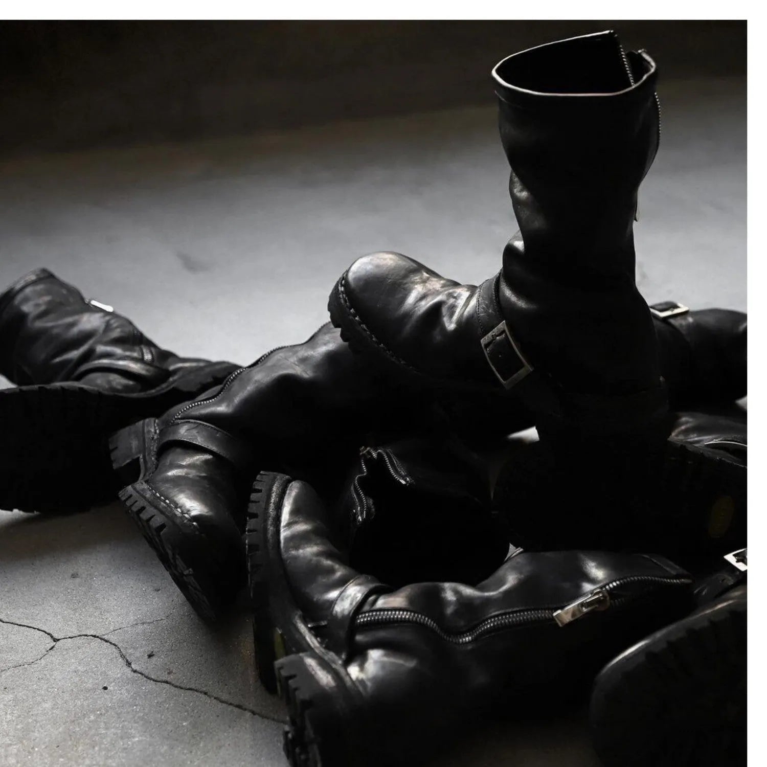 Men's black retro Martin boots with side zip closure and round toe design