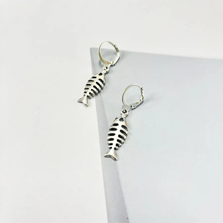 Retro fishbone pendant necklace and matching earrings set with adjustable chain