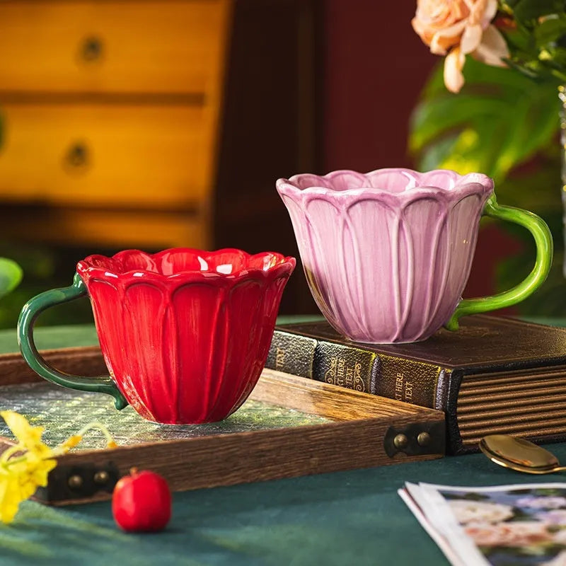 Ceramic breakfast cup with flower pattern, 500ml capacity in red or purple colour