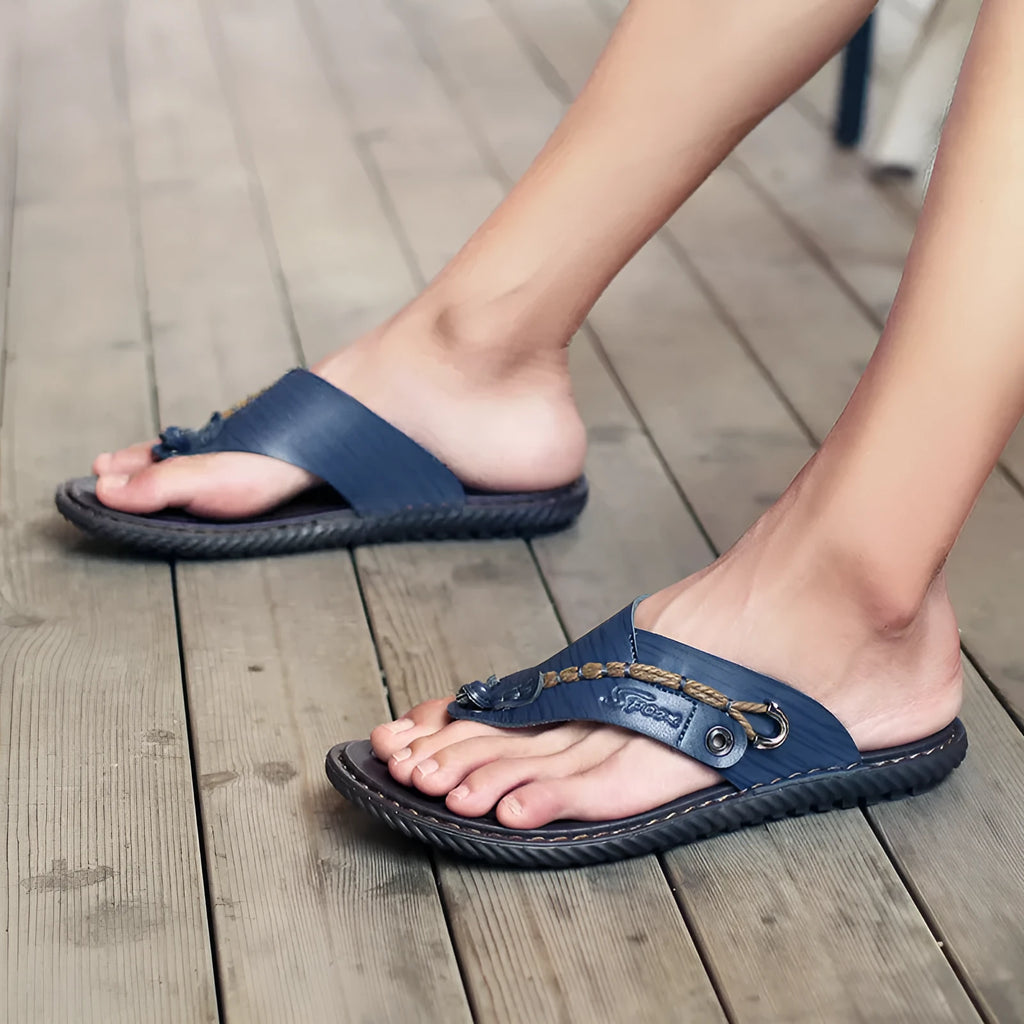Men's non-slip casual slippers in black PU leather with lightweight construction