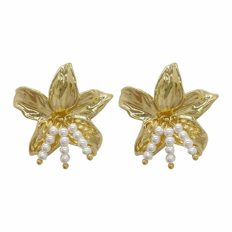 Golden H1795 metal flower earrings with exaggerated design and personalised styling elements