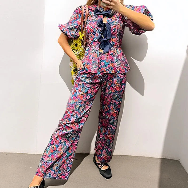 Women's floral print trousers suit set with puff sleeve top and matching trousers