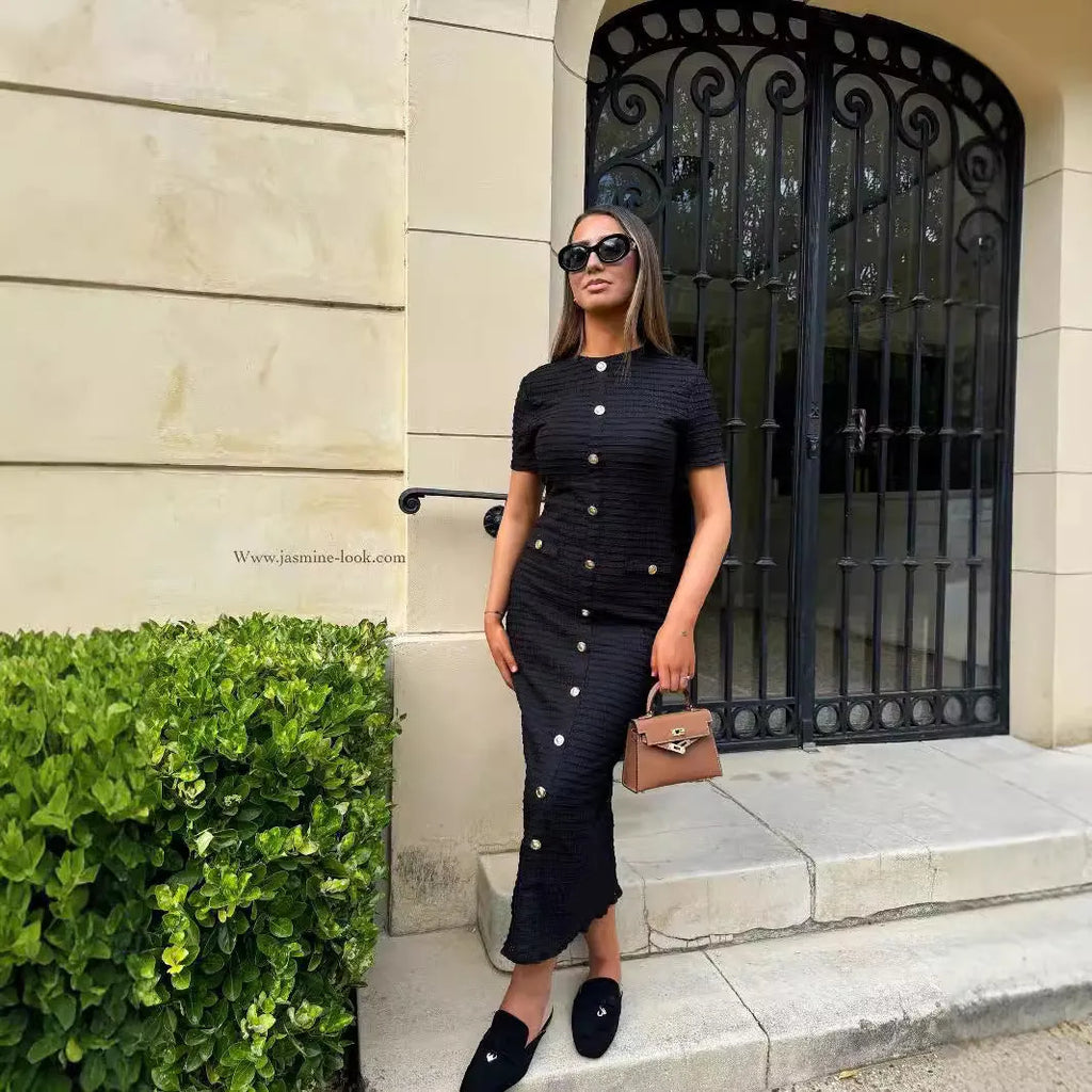 French retro slim fit knitted dress with button front and long sleeves in black or white
