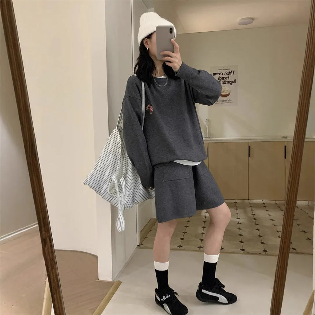 Women's knitted sweater and shorts suit in imitation cashmere fabric with embroidery detail