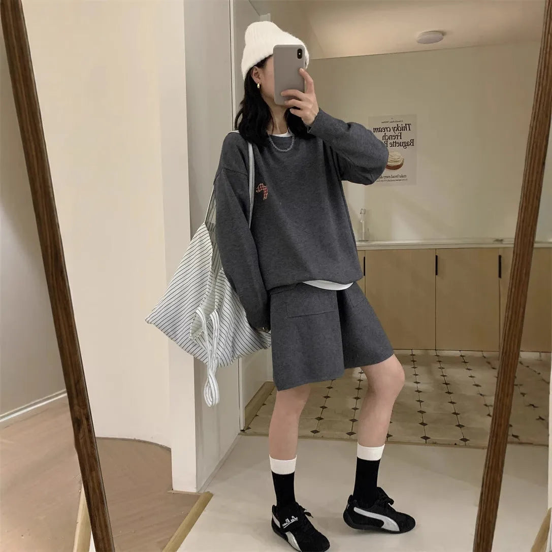 Women's knitted sweater and shorts suit in imitation cashmere fabric with embroidery detail