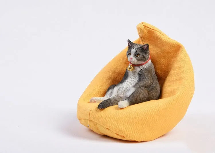 Lazy cat resin car ornament on sofa, approximately 75mm high dashboard decoration