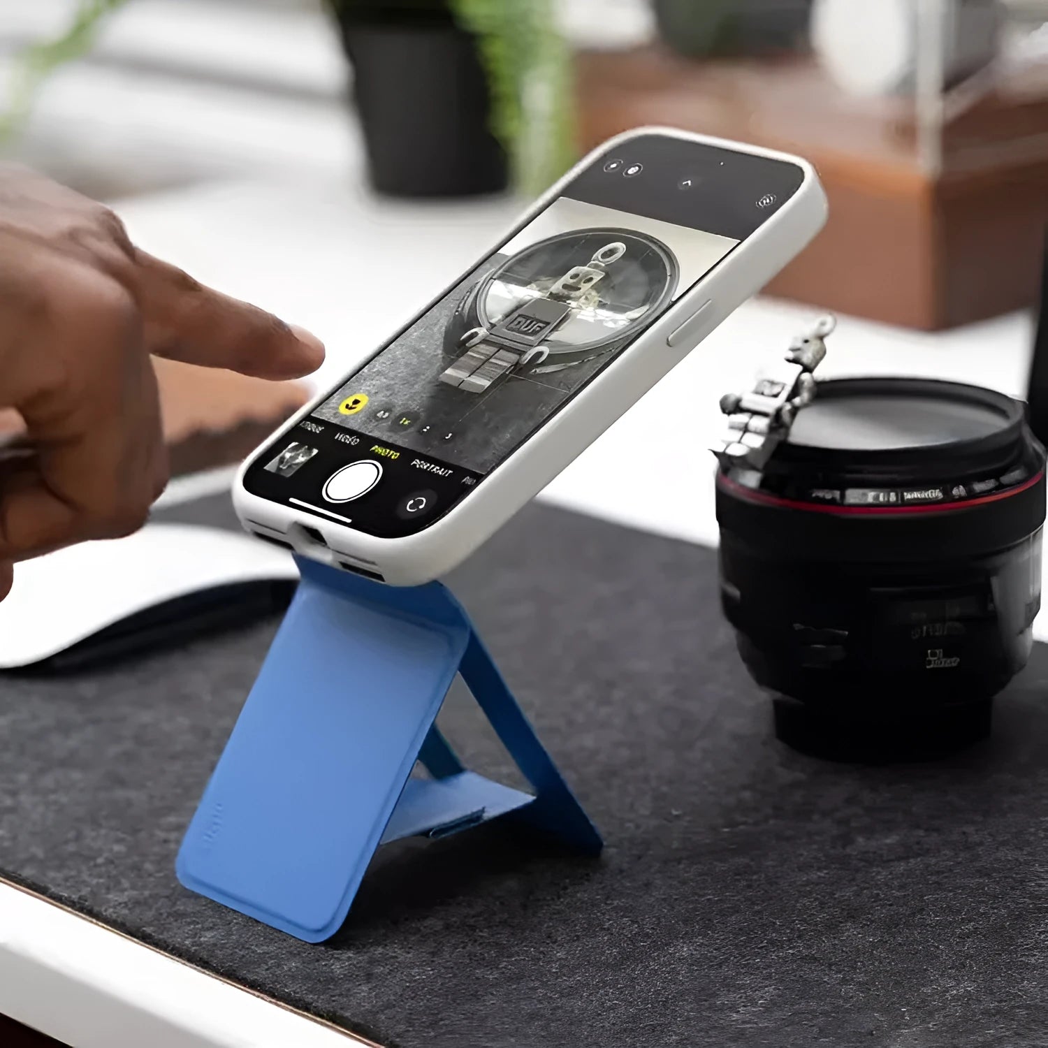 Black magnetic mobile phone holder case showing slim 6.9mm profile and built-in magnet for car mounts.