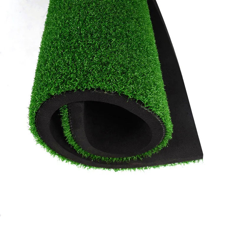 Green golf swing practice mat made of rubber and nylon, 15mm thick, on a driving range surface