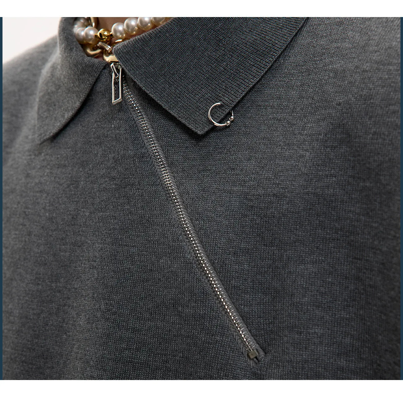 Men's slim fit knitted polo shirt with oblique zipper detail in ice-feeling polyester fabric
