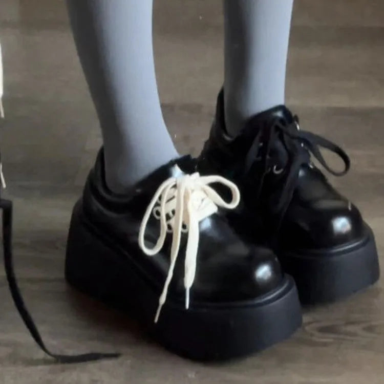 Matte black women's lace-up shoes with a thick rubber sole and a 6-8cm English muffin heel