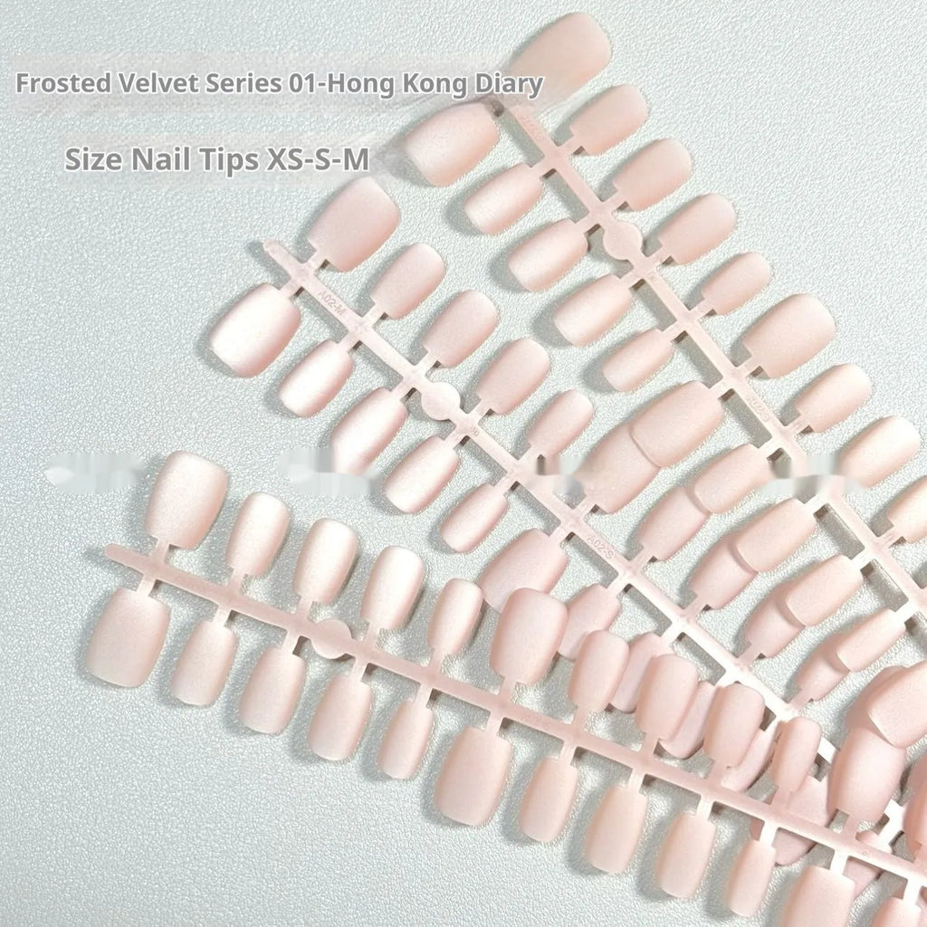 Set of frosted velvet Cat's Eye artificial nails with electroplated finish in short ladder sizes XS, S, M.