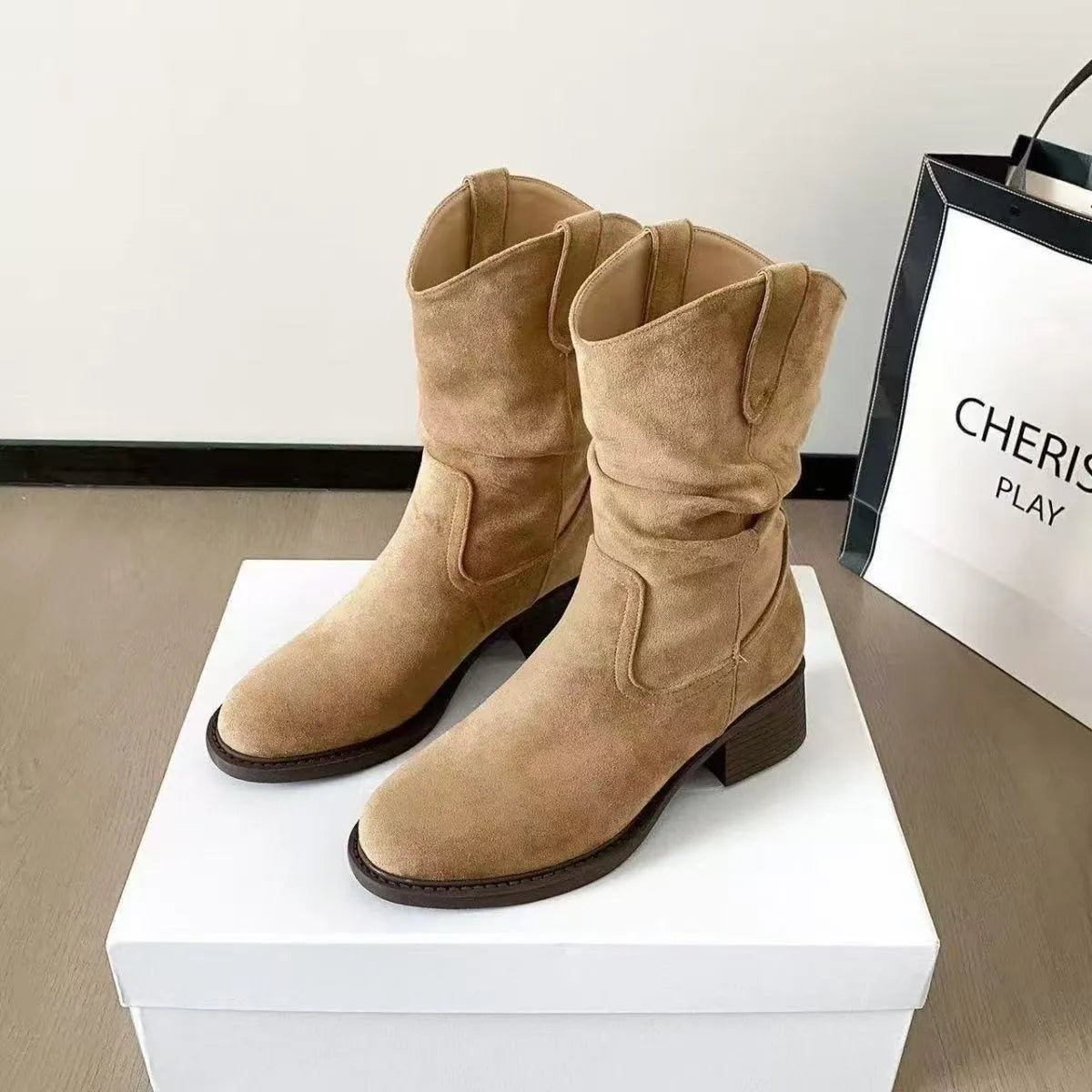 Women's solid colour chunky heel ankle boots in Khaki with suede upper and block heel